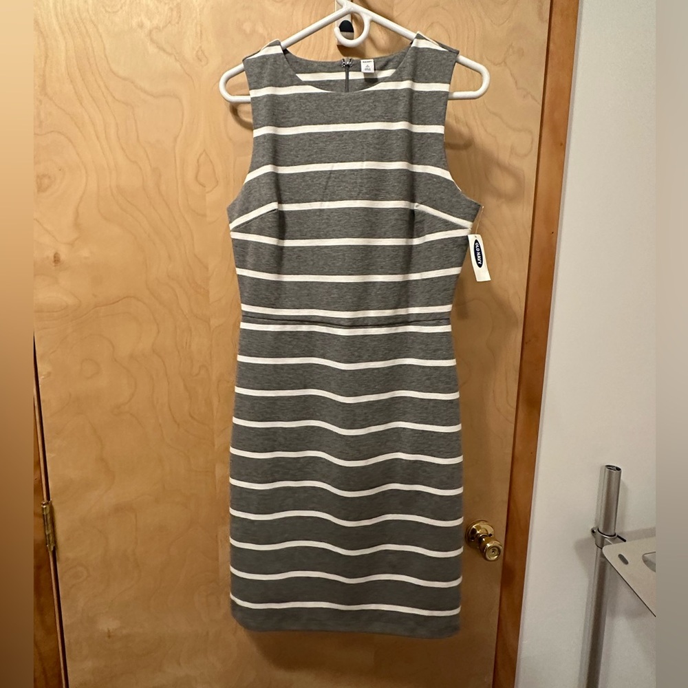 NWT Women’s Old Navy Gray and White Stripes Sheath Dress Size Medium Tall